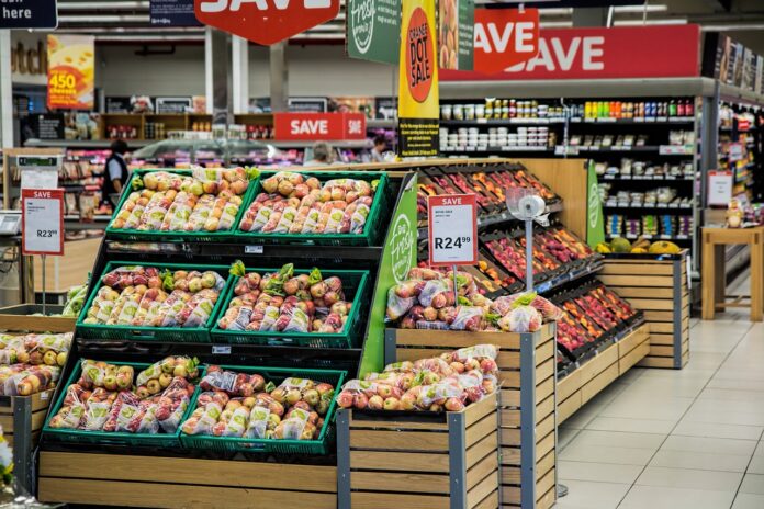 Inflation in the United States surged in August as companies passed on the tariffs imposed by the Donald Trump administration to the prices of goods and services.