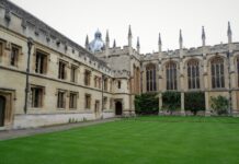 Oxford University encourages students to use ChatGPT Oxford University encourages students to use ChatGPT
