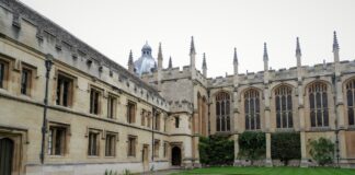 Oxford University encourages students to use ChatGPT Oxford University encourages students to use ChatGPT