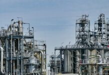 Russian oil exports slump as Ukraine steps up refinery attacks Russian oil exports slump