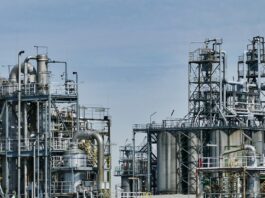Russian oil exports slump as Ukraine steps up refinery attacks Russian oil exports slump