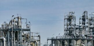 Russian oil exports slump as Ukraine steps up refinery attacks Russian oil exports slump