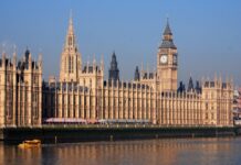 Donald Trump suggests Keir Starmer deploy the army to control borders Donald Trump suggests Keir Starmer deploy the army to control borders