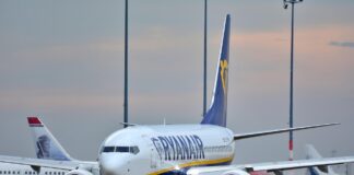 Ryanair boss warns 100,000 passengers could face flight cancellations next week Ryanair boss warns passengers could face flight cancellations