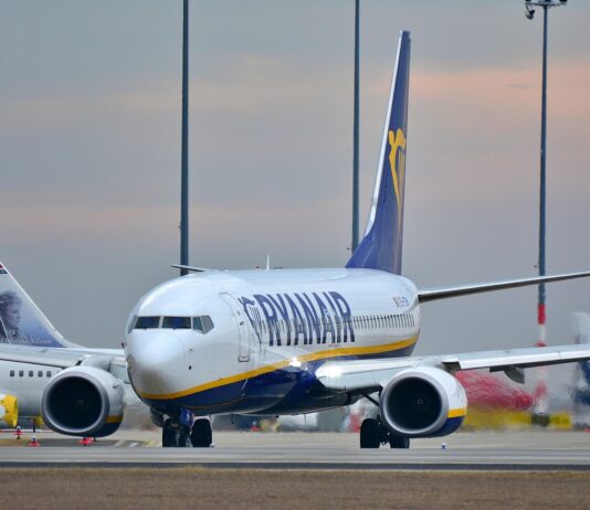 Ryanair boss warns 100,000 passengers could face flight cancellations next week Ryanair boss warns passengers could face flight cancellations