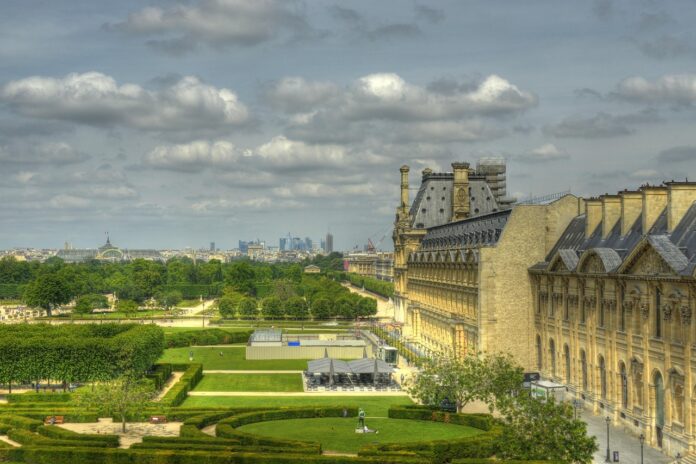 Two suspects arrested after Louvre Museum jewellery heist