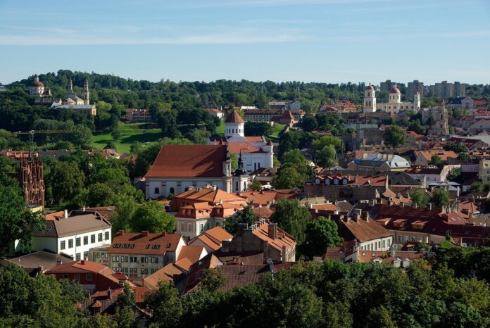 Lithuania to shoot down smuggling balloons from Belarus