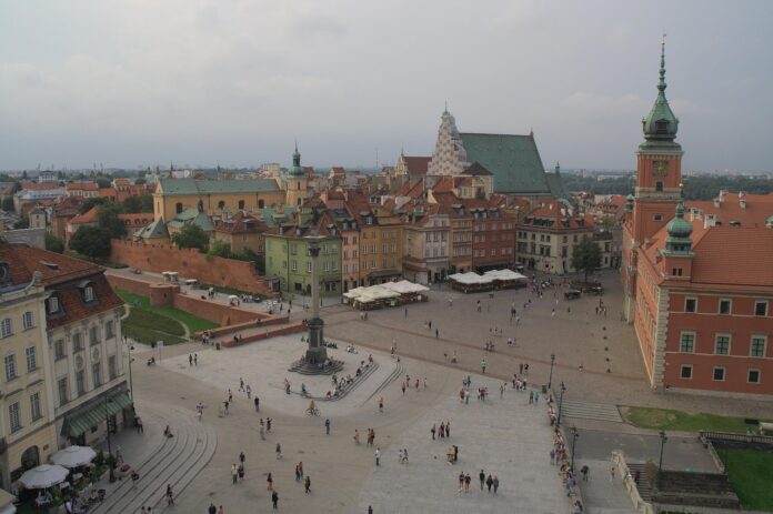 Poland accuses two Russian citizens of spying for Moscow