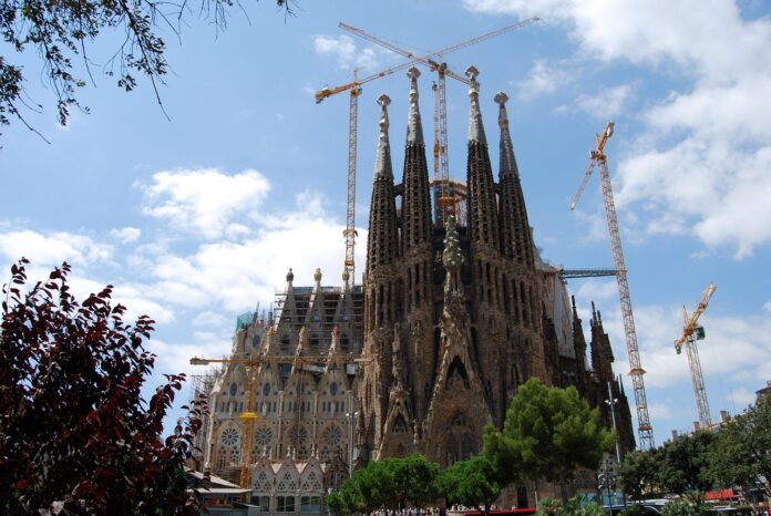 Sagrada Familia becomes the world’s tallest church
