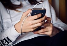Spotify partners with major record labels to develop AI tools Spotify partners with major record labels to develop AI tools