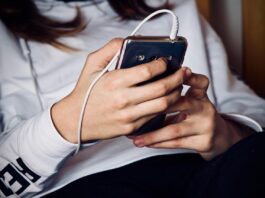 Spotify partners with major record labels to develop AI tools Spotify partners with major record labels to develop AI tools